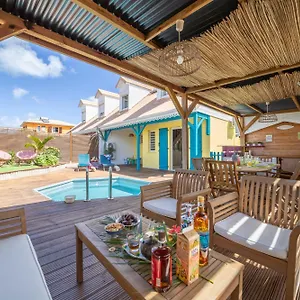 villa-arc-en-ciel-magnifique-cocon-familial-avec-piscine.comcaribbean.com/